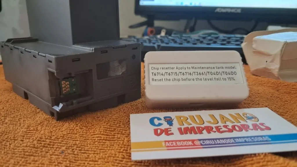 Reseteador junto a caja de mantenimiento Epson T04D1